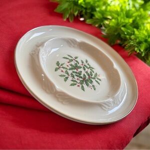 Lenox Holiday Holly Berry China 24
Carat Gold Trimmed Ivory 8" Ashtray
Christmas